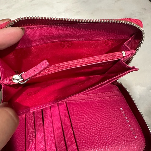 Tory Burch Clutch/Wallet with Wristlet Strap - Picture 2 of 8